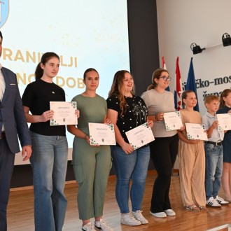 Literarnim i likovnim radovima učenici odali počast hrvatskim braniteljima