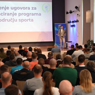 JOŠ JEDNO ULAGANJE U SPORT: DODIJELJENI UGOVORI KLUBOVIMA I ODRŽANA STRUČNA RADIONICA ZA TRENERE 